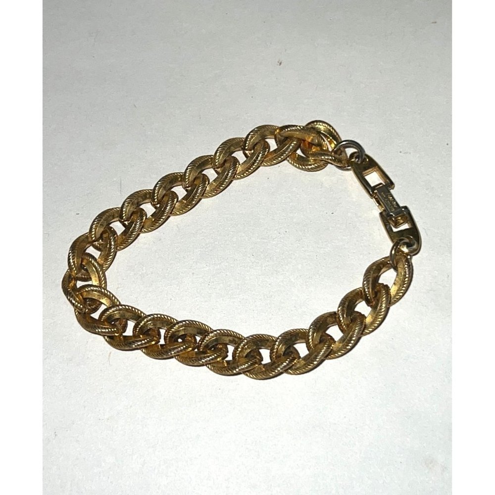 Napier Vintage Textured Link Bracelet -- 7"